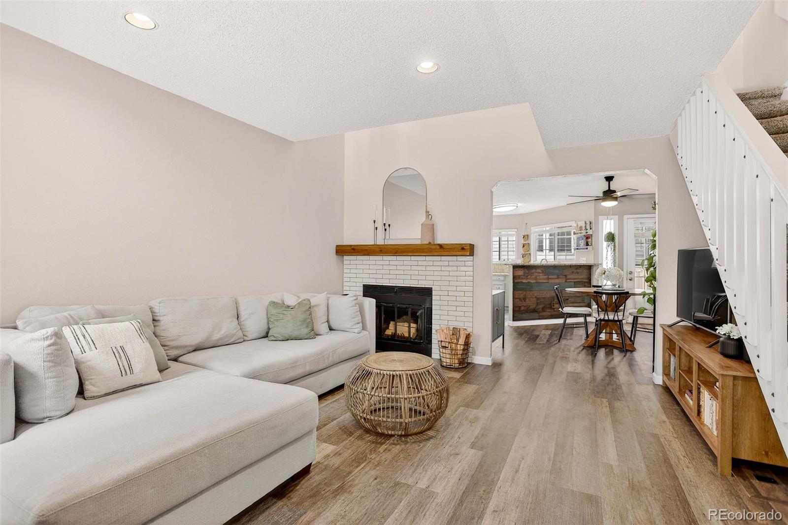 8698 W Plymouth Avenue