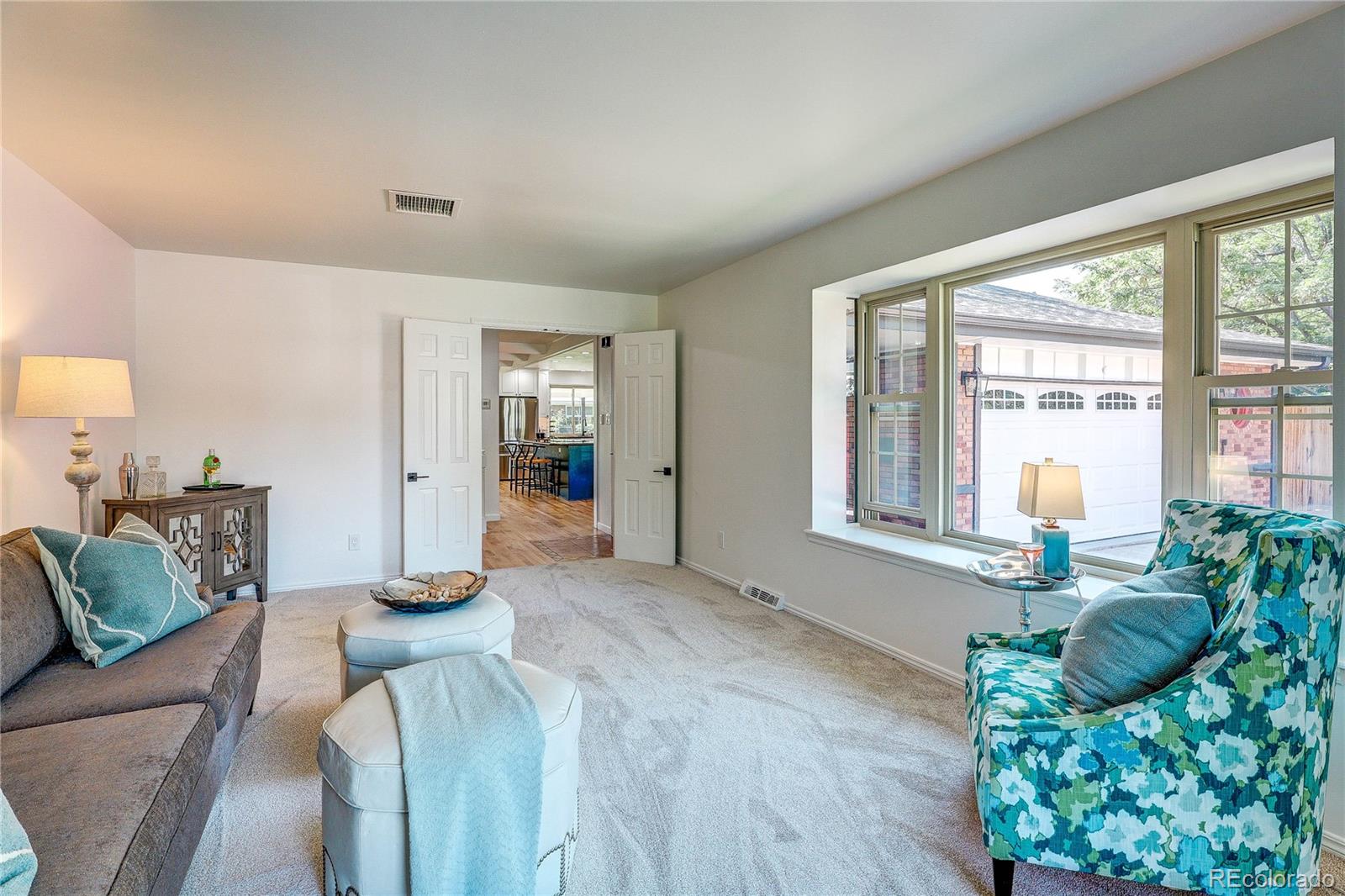 3304 S Valentia Court