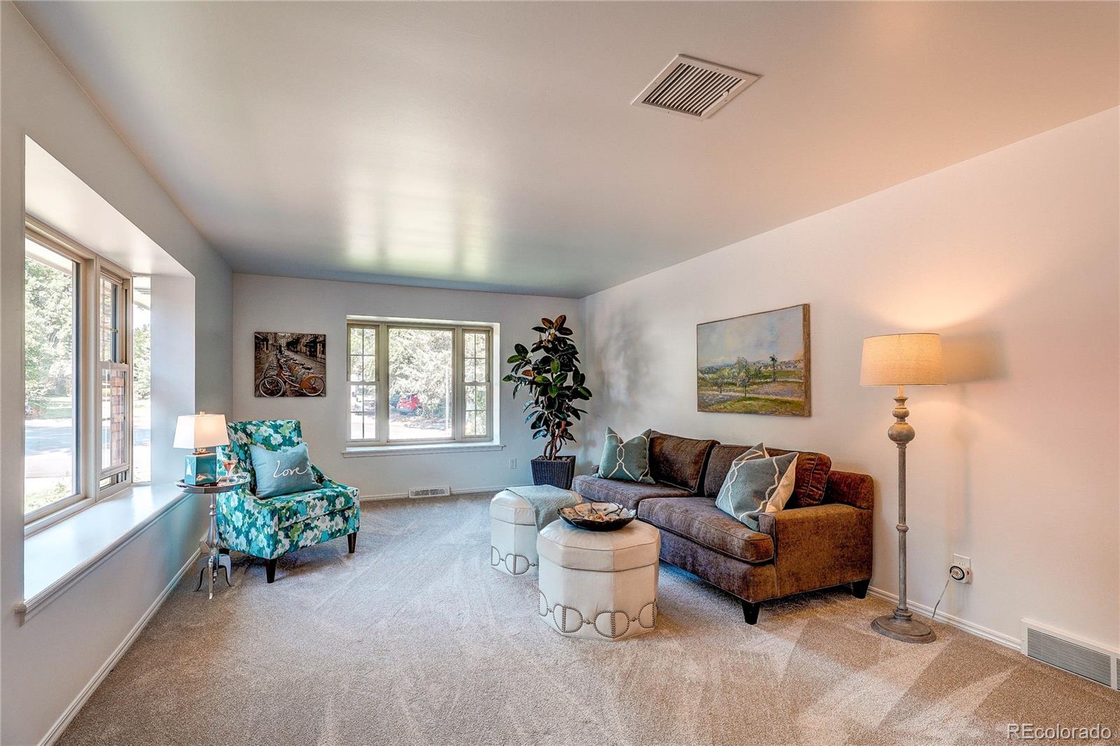 3304 S Valentia Court
