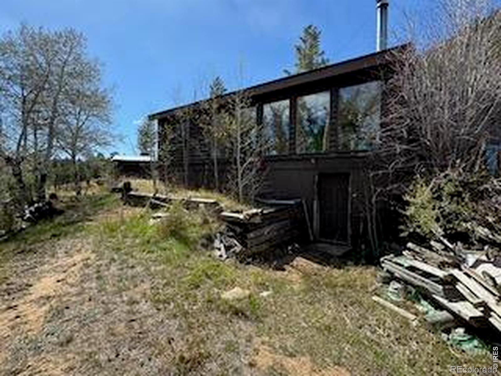 1241 Giant Track Road