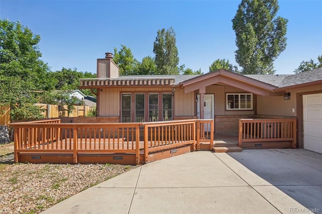 Photo of 215 Sunland Street, Louisville, CO 80027 (MLS # 4210366)