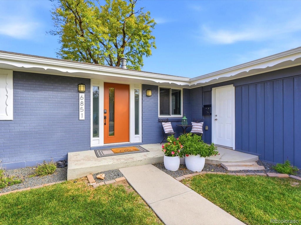 Photo of 6851 S Prince Circle, Littleton, CO 80120 (MLS # 6374881)