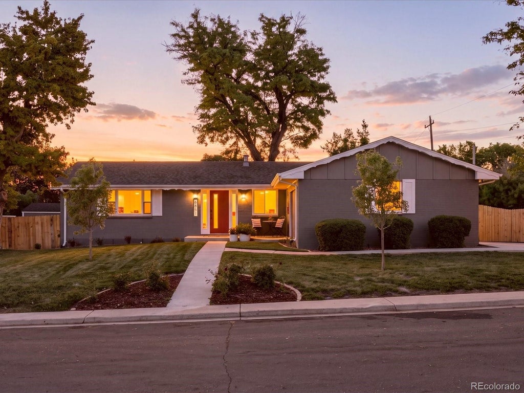 Photo of 6851 S Prince Circle, Littleton, CO 80120 (MLS # 6374881)