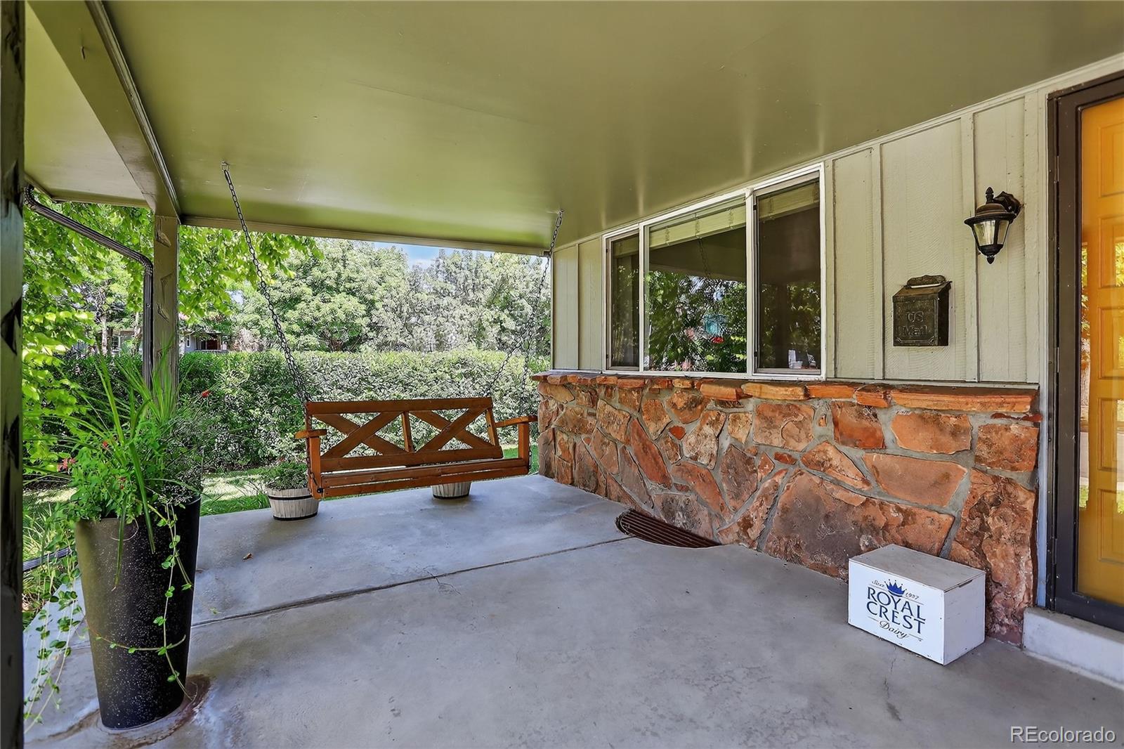2842 S Vincennes Way