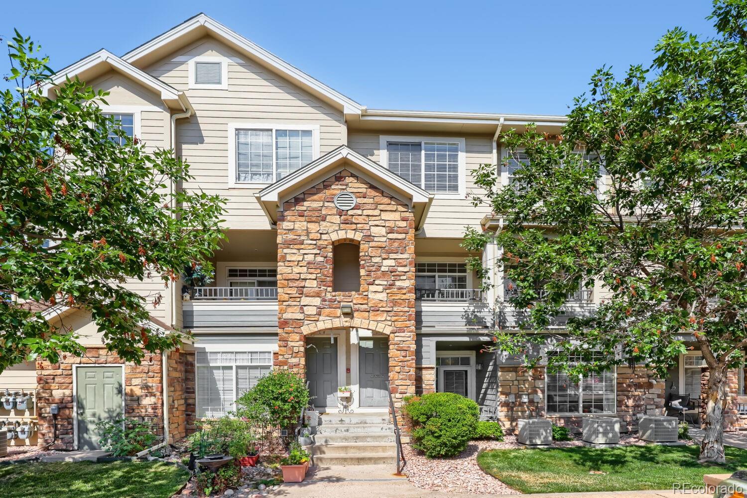 474 Black Feather Loop 413