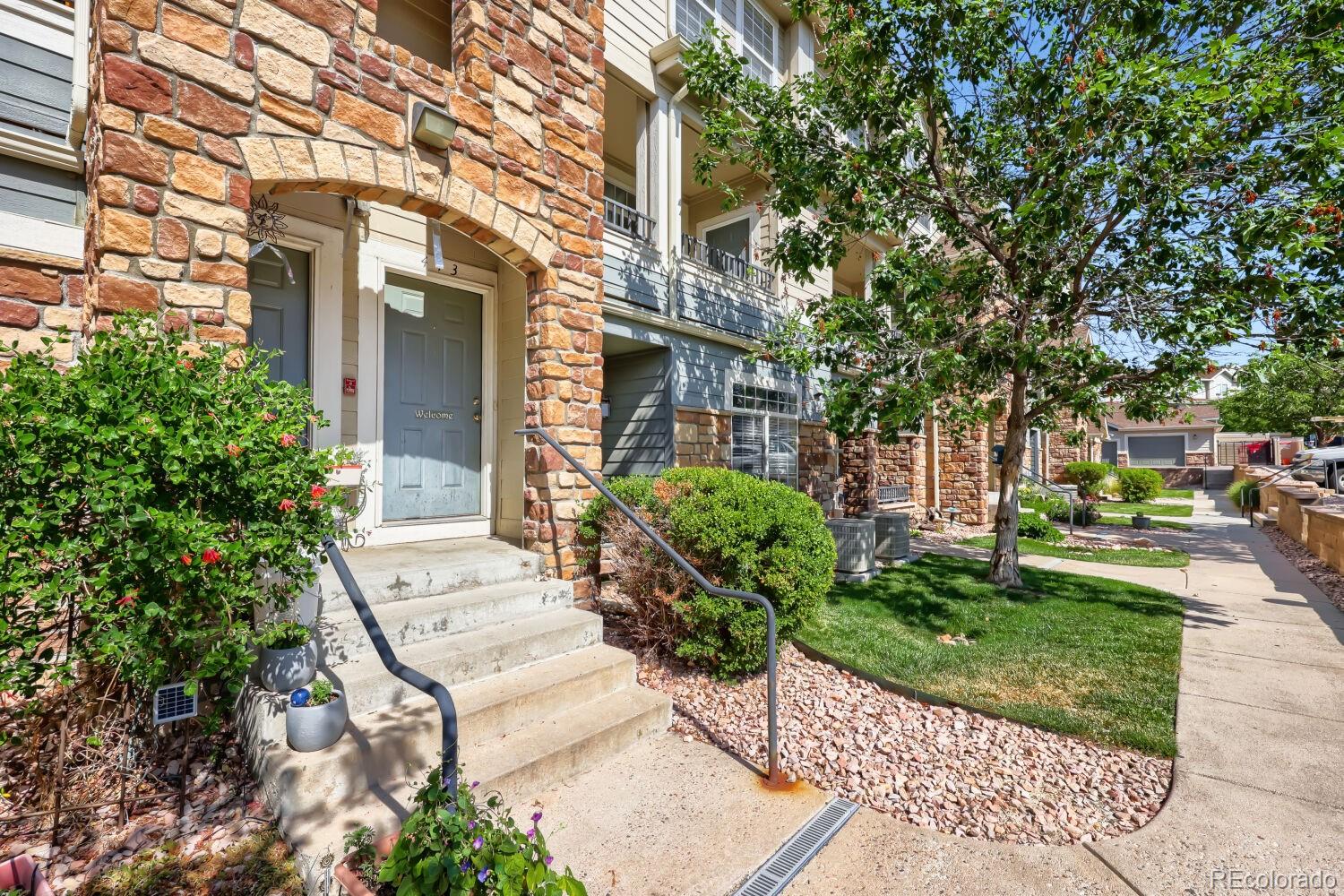 474 Black Feather Loop 413