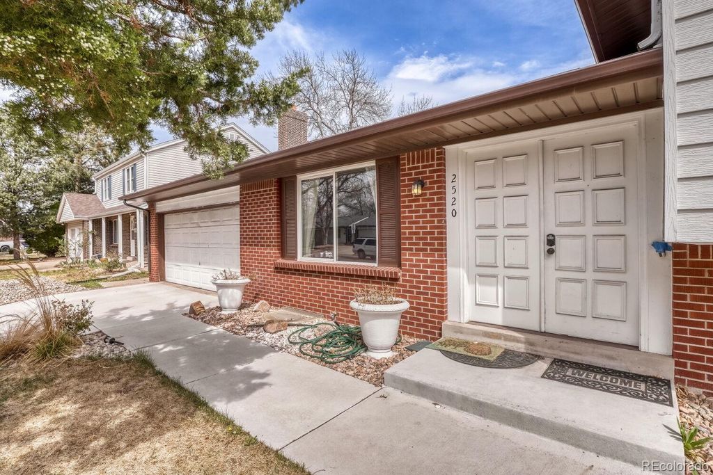 Photo of 2520 S Fairplay Way, Aurora, CO 80014 (MLS # 2898193)