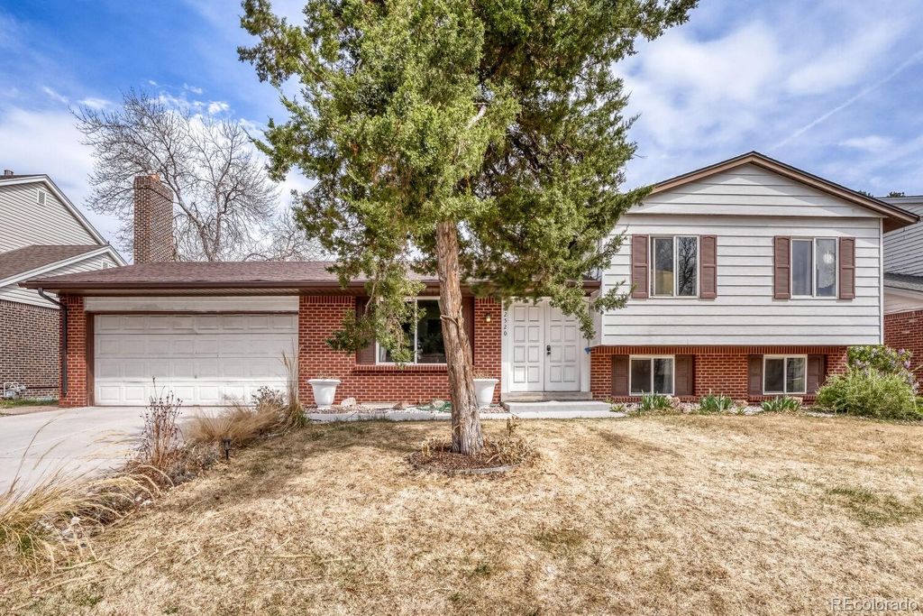 Photo of 2520 S Fairplay Way, Aurora, CO 80014 (MLS # 2898193)