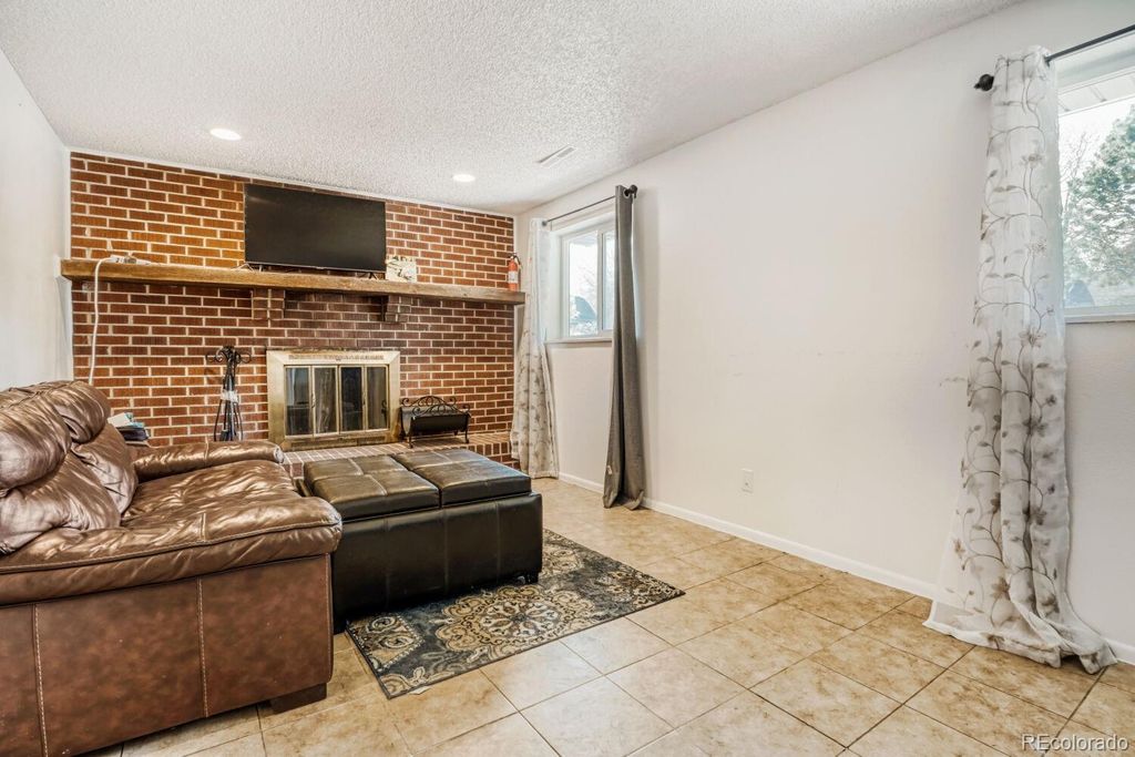 Photo of 2520 S Fairplay Way, Aurora, CO 80014 (MLS # 2898193)