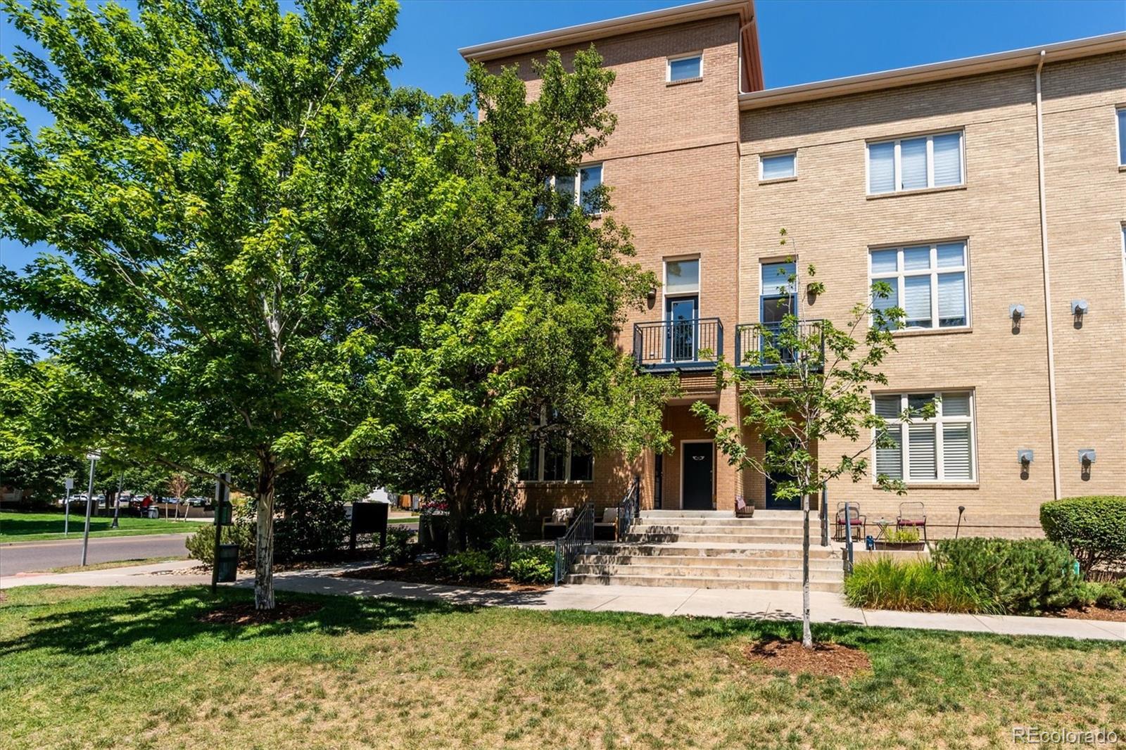 220 Roslyn Street 701