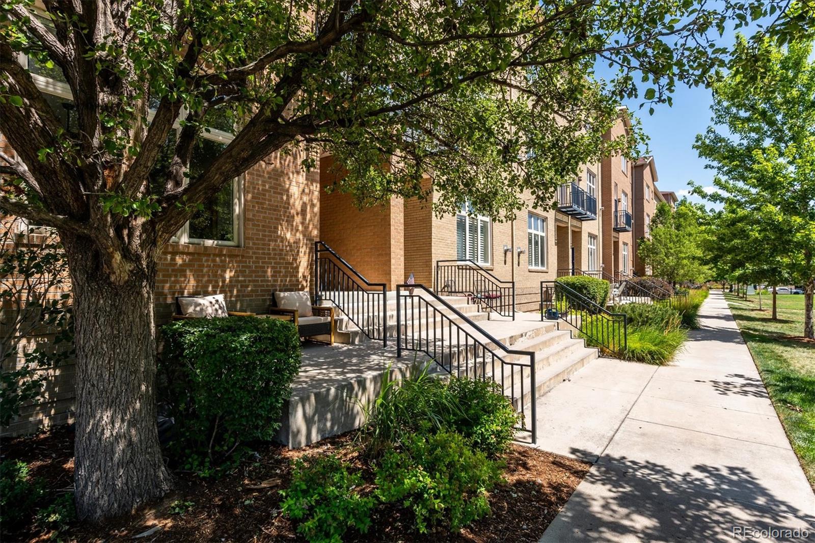 220 Roslyn Street 701