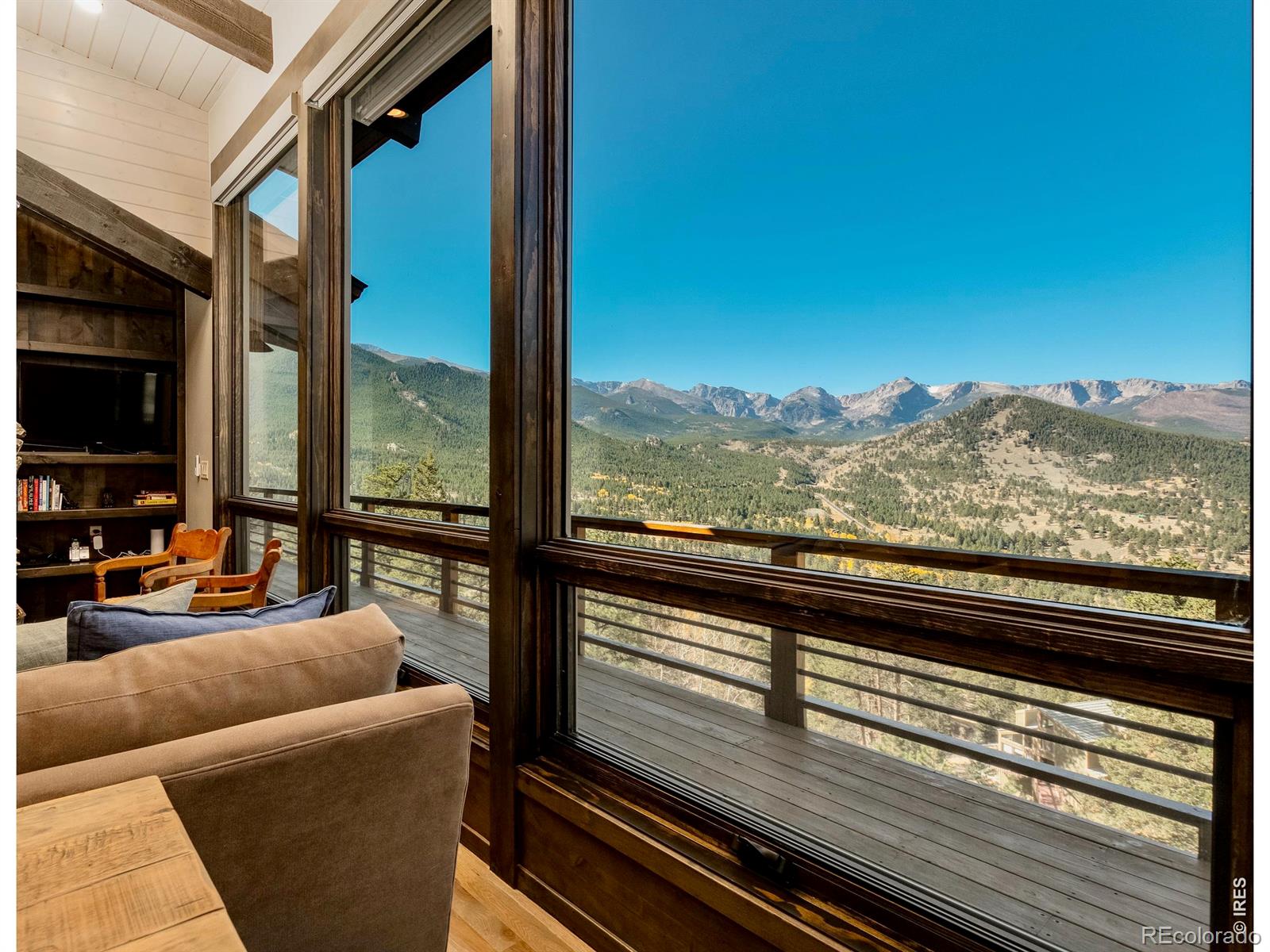 2901 Eaglecliff Drive