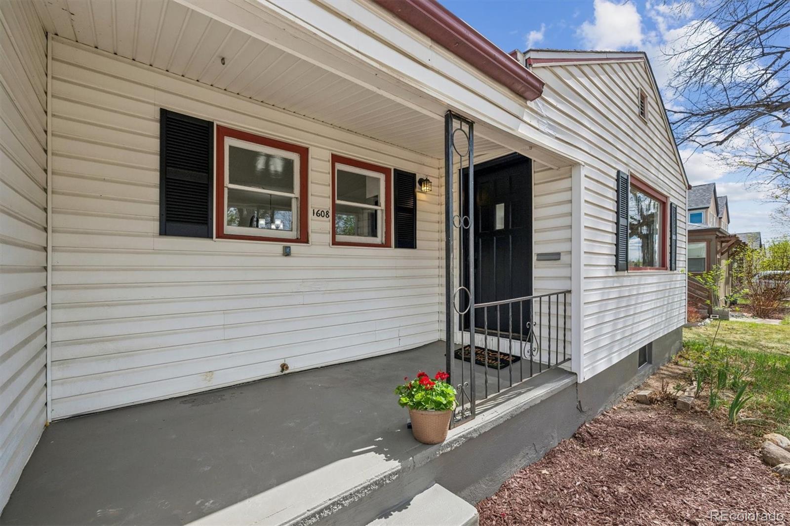 1608 S Steele Street