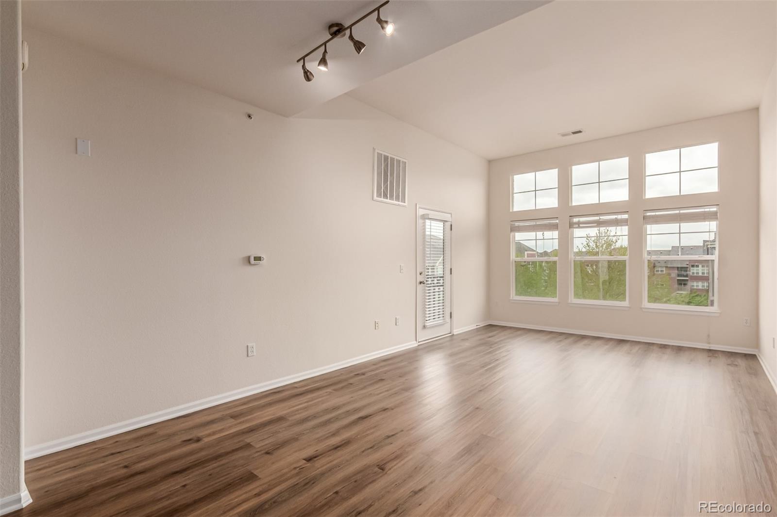 9633 E 5th Avenue 10304