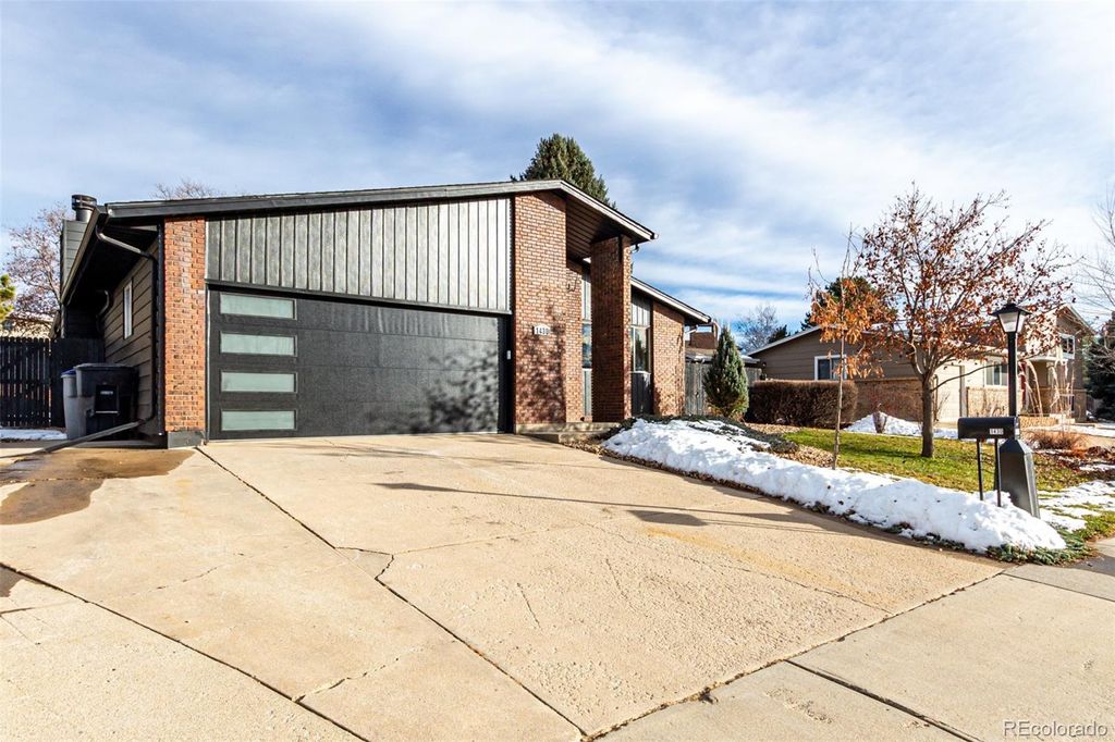 Photo of 1430 Mount Evans Drive, Longmont, CO 80504 (MLS # 3835089)