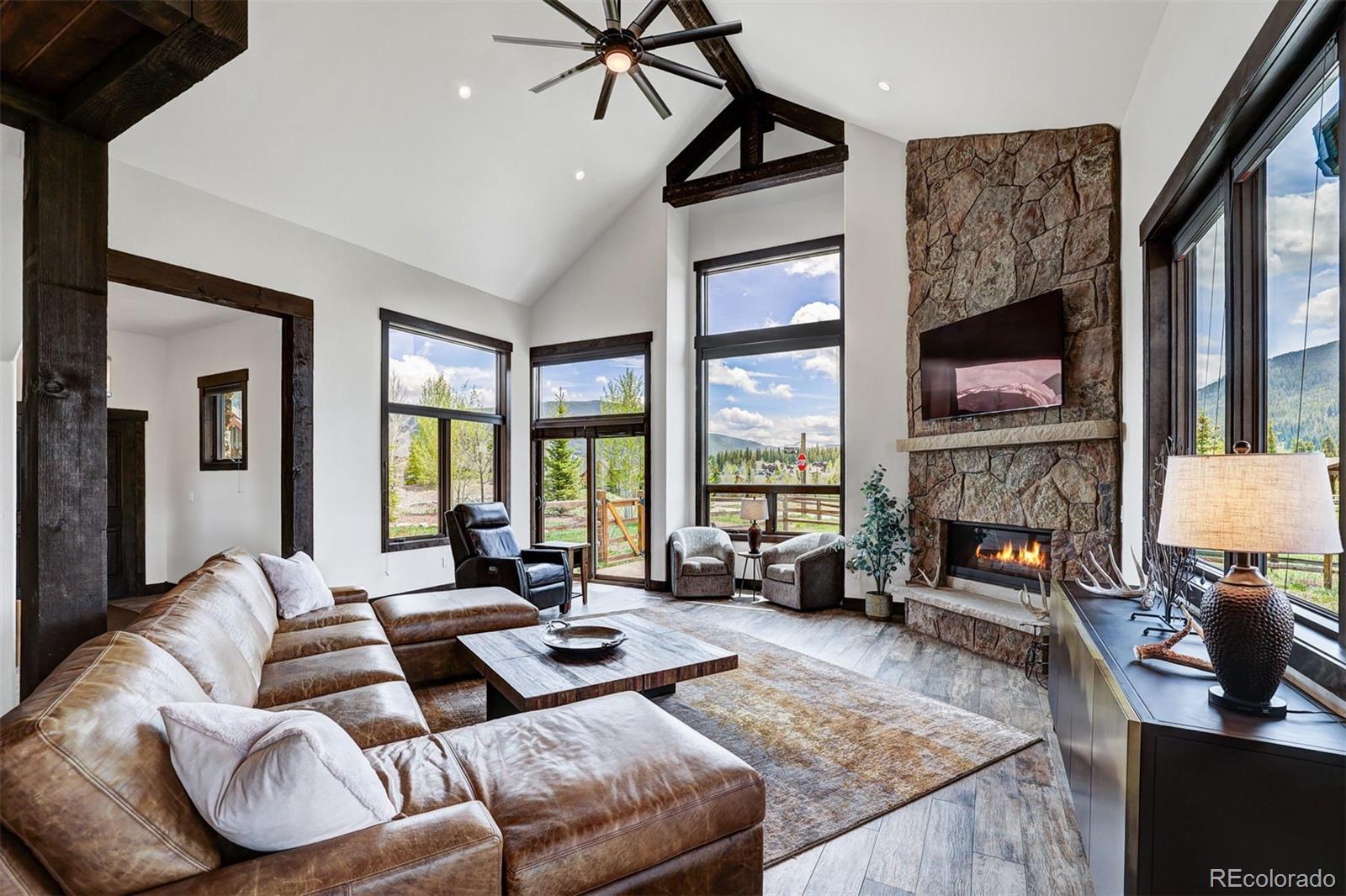 21 Mule Deer Court