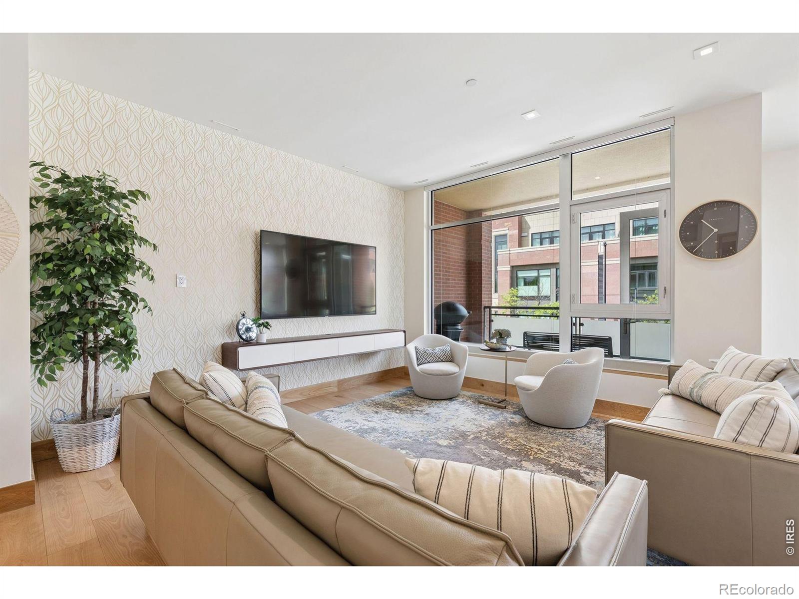 1155 Canyon Boulevard 209
