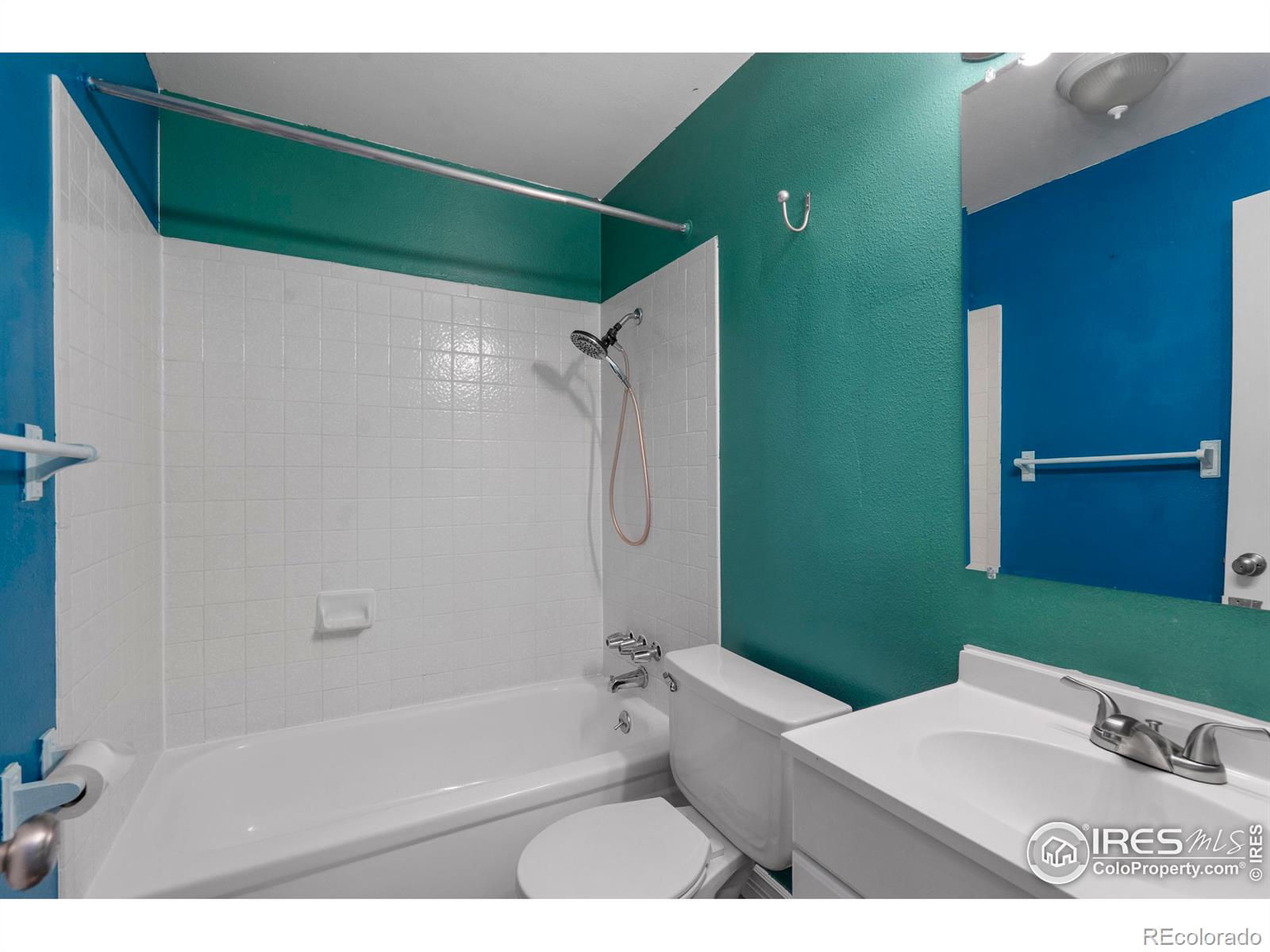225 E 8th Avenue E-20, Longmont, CO, 80504 4 225 E 8th Avenue E-20