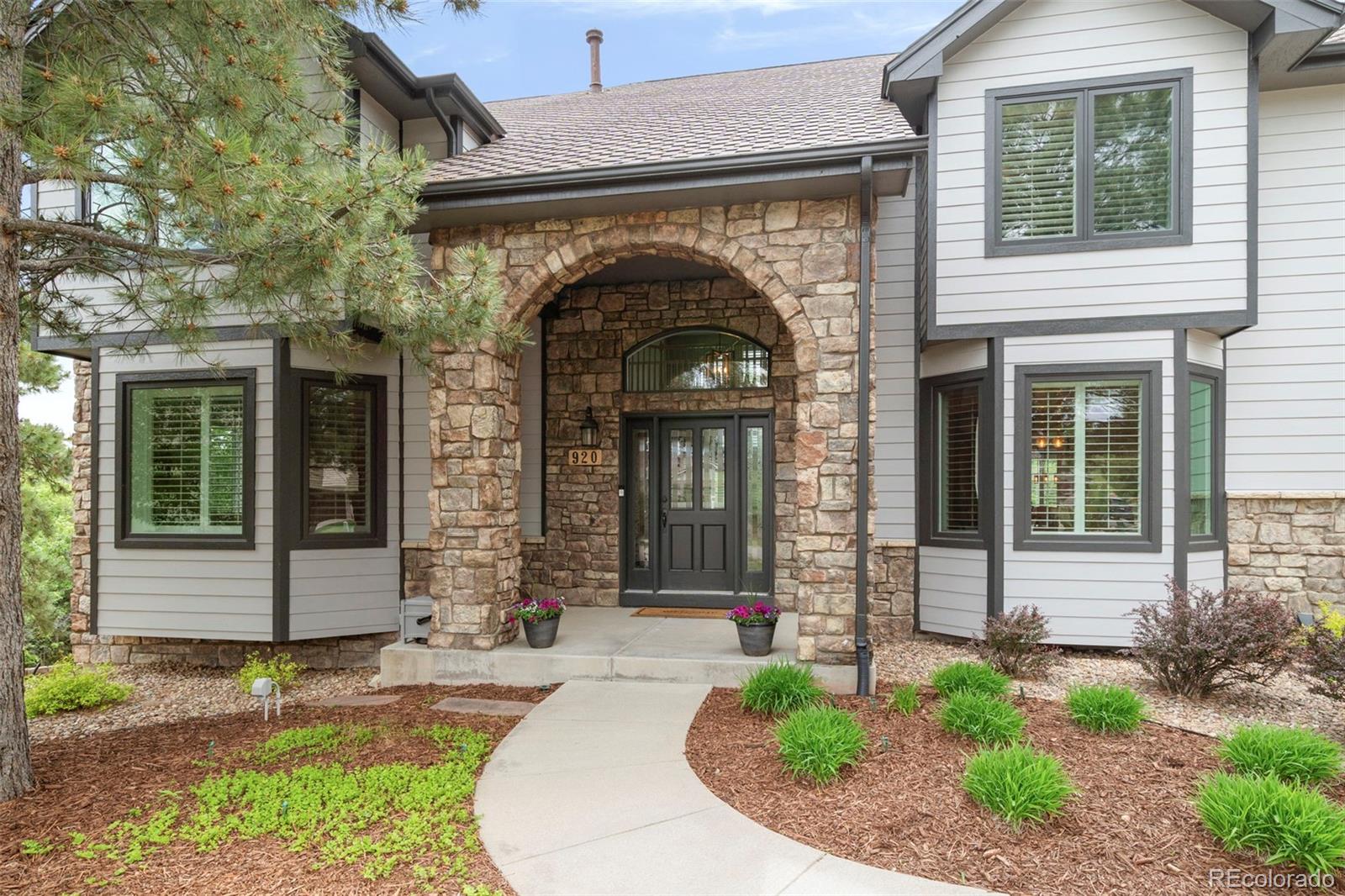 920 Shady Oak Lane