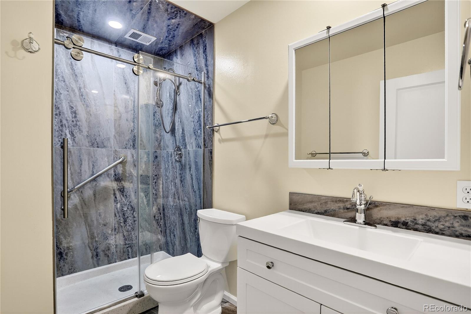 3124 S Wheeling Way 404
