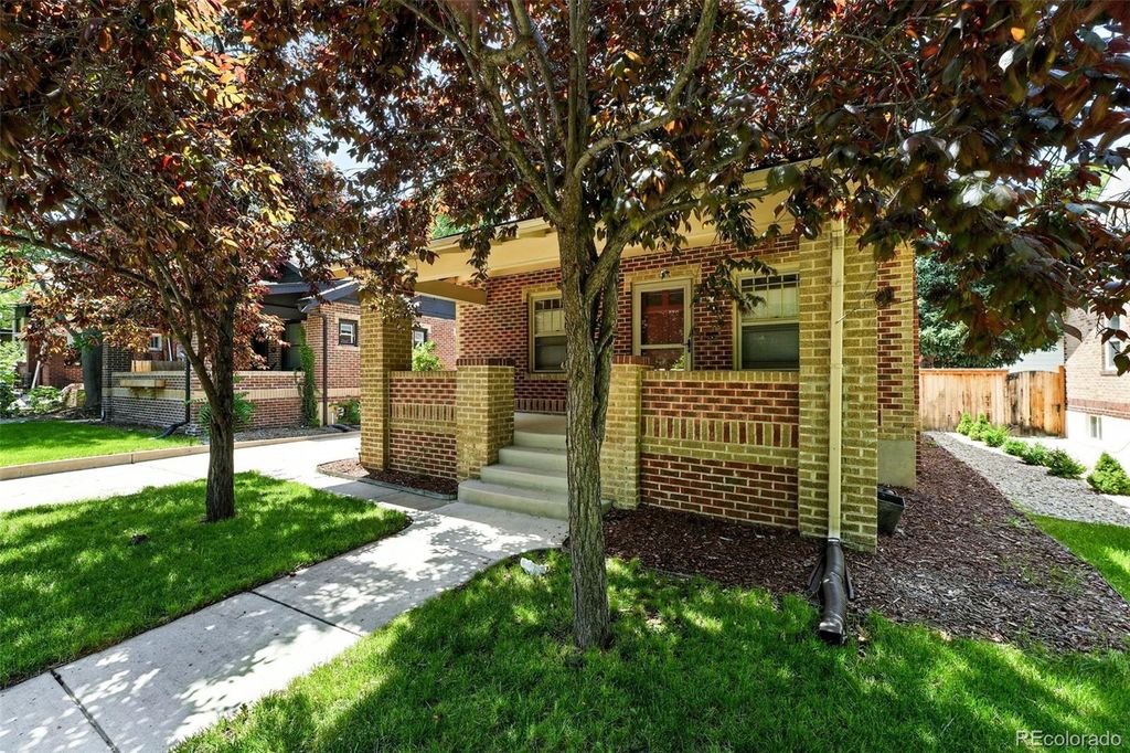 Photo of 2549 Holly Street, Denver, CO 80207 (MLS # 8121193)