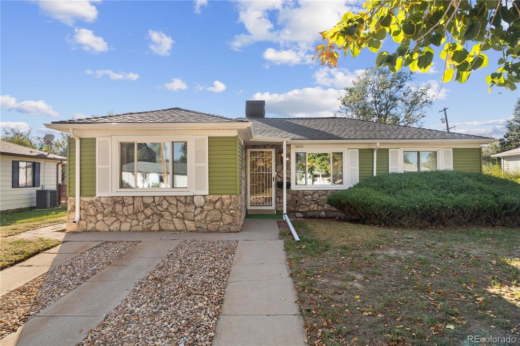 Photo of 1043 Geneva Street, Aurora, CO 80010 (MLS # 8037881)