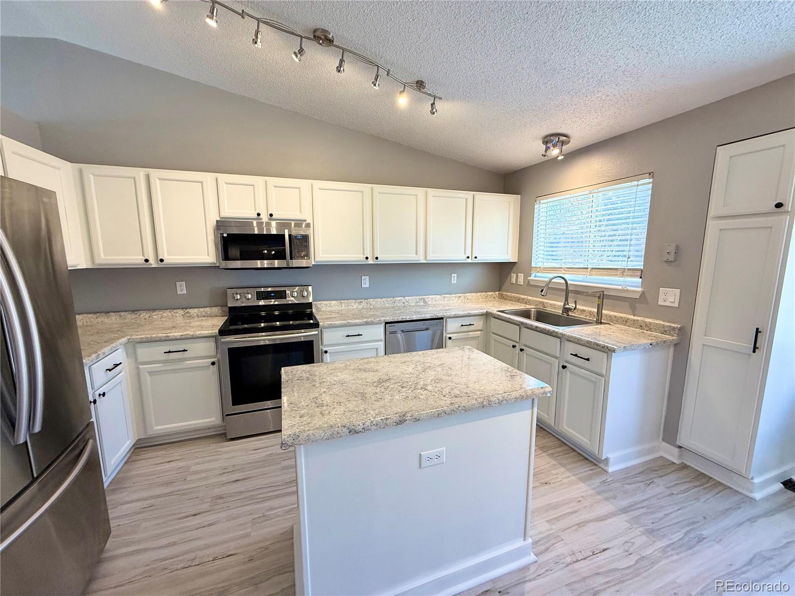 5559 S Killarney Street