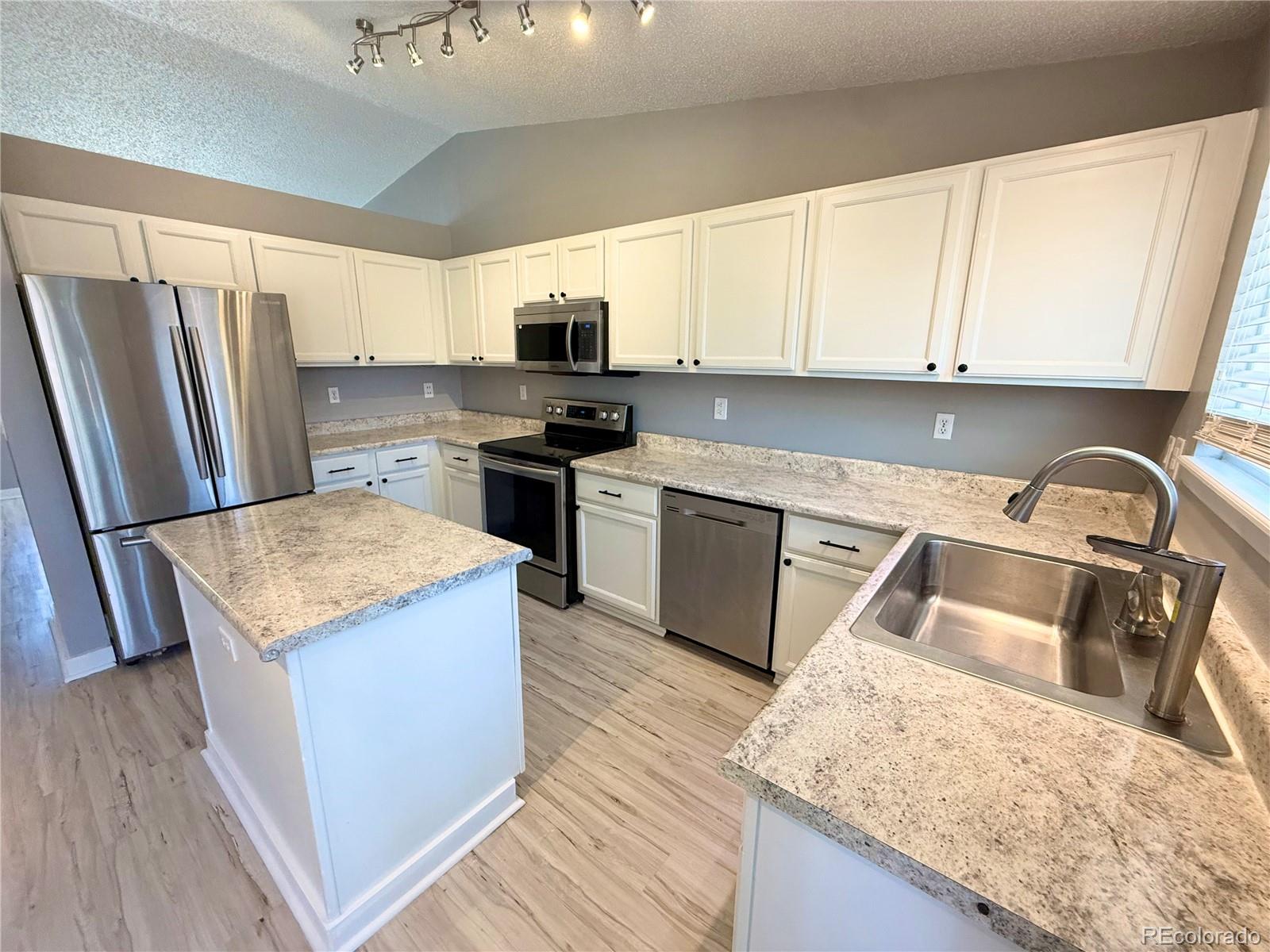 5559 S Killarney Street