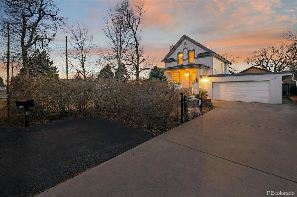 Photo of 1401 Garrison Street, Lakewood, CO 80215 (MLS # 5338187)