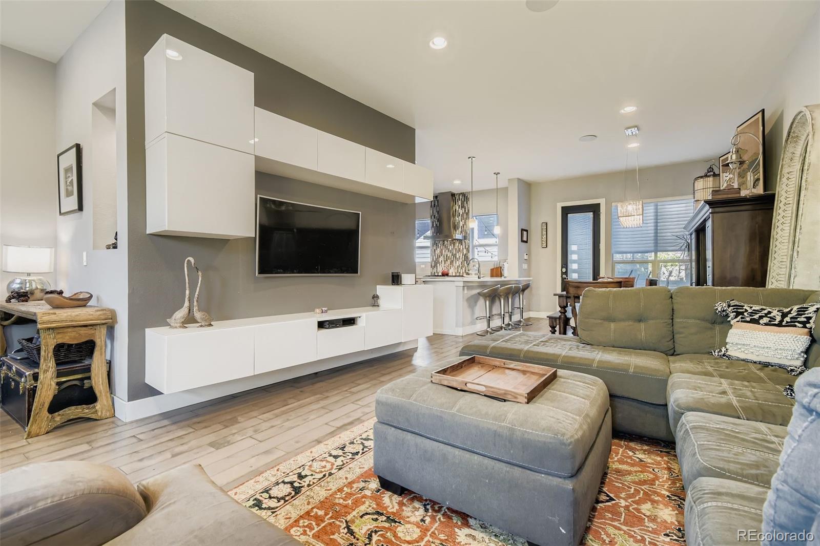 5054 Valentia Street 102