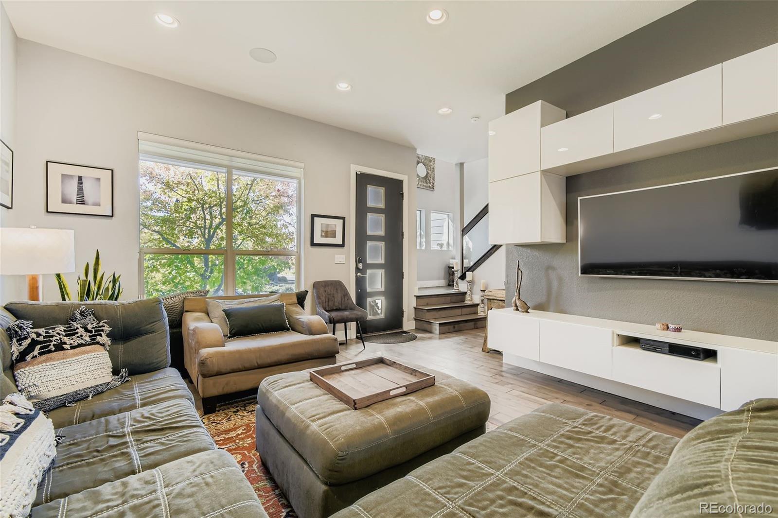 5054 Valentia Street 102