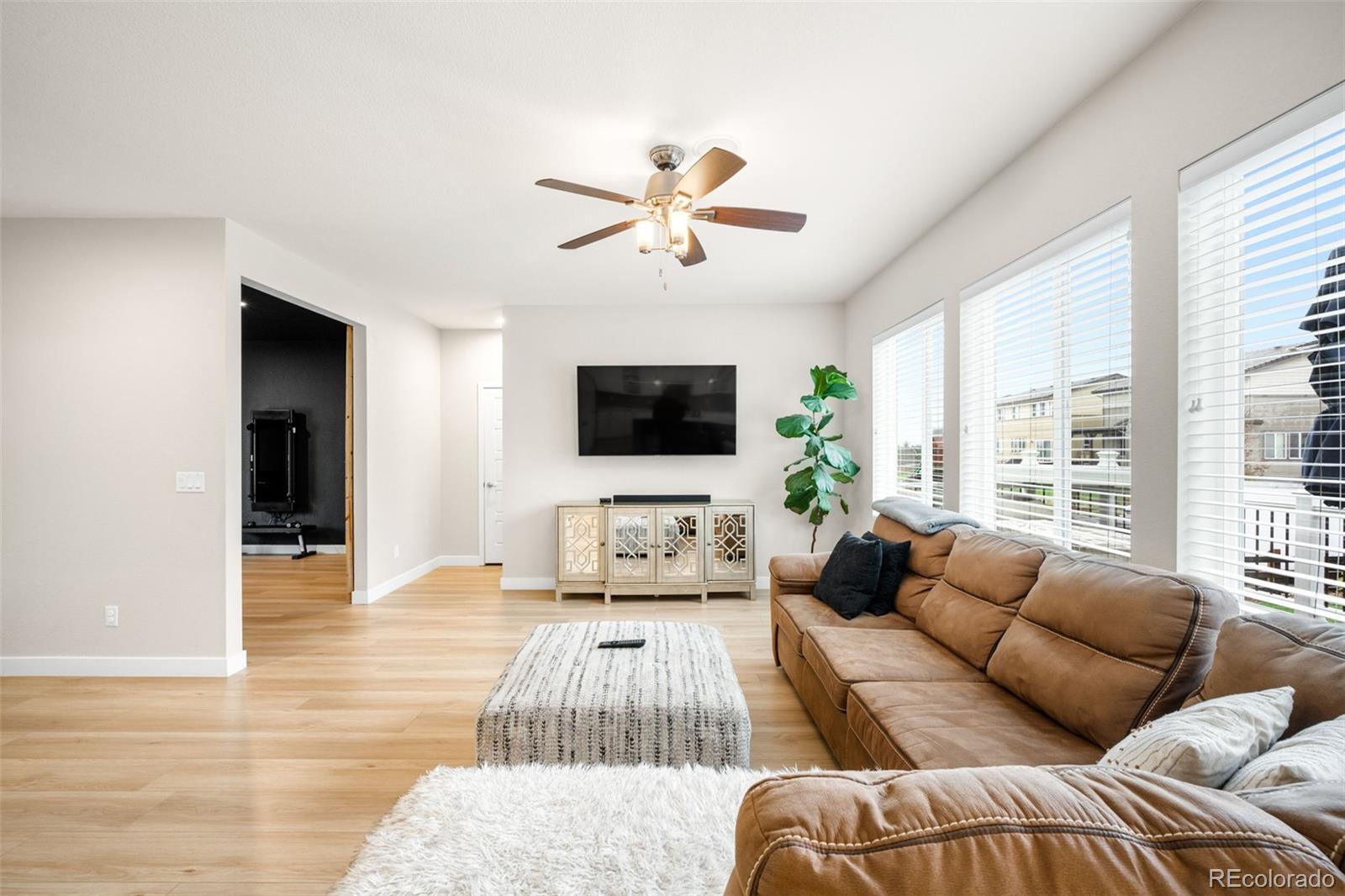 10906 Pastel Point