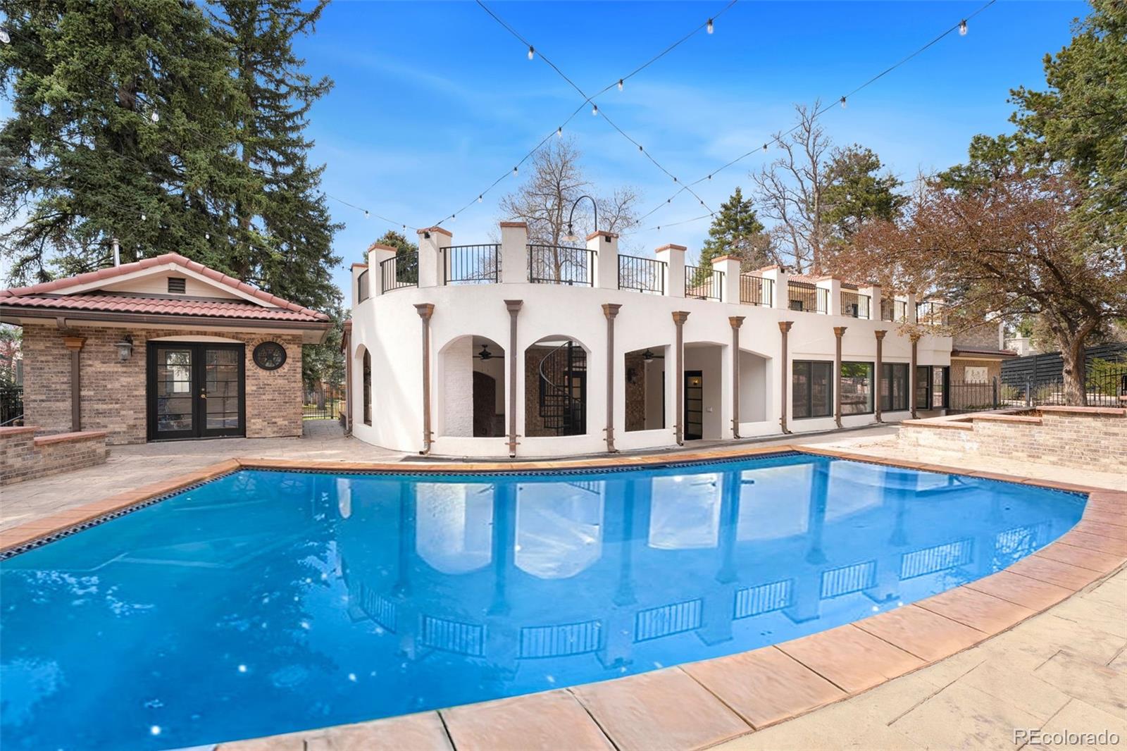 2111 E Alameda Avenue