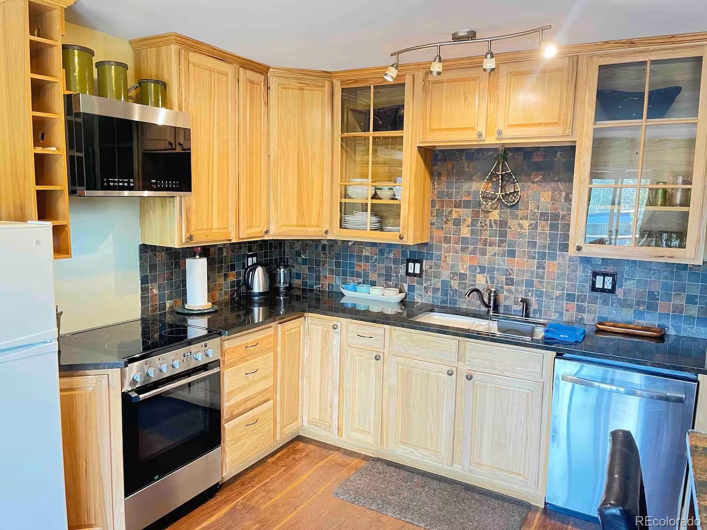 411 Hi Country Drive 16