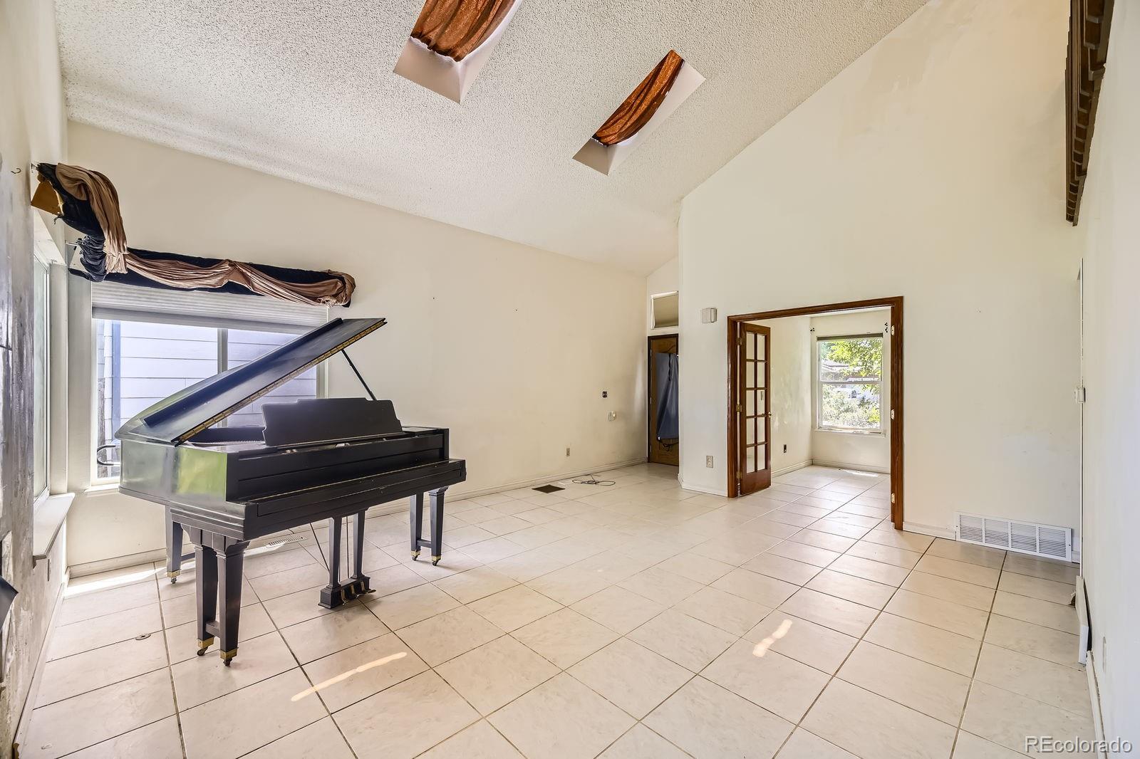 2370 Redwood Avenue, Lafayette, CO, 80026 3 2370 Redwood Avenue