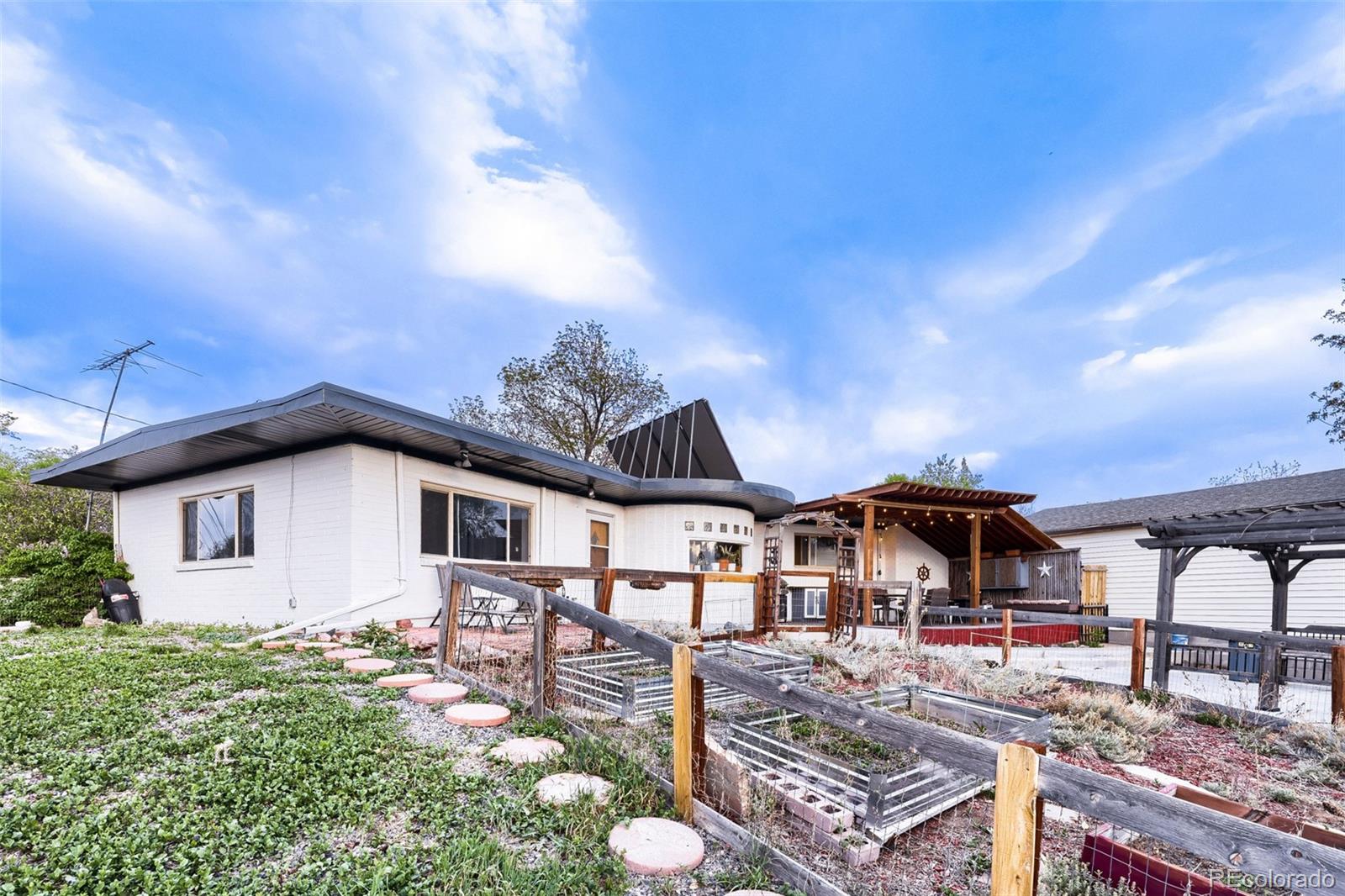 4647 W Dakota Avenue