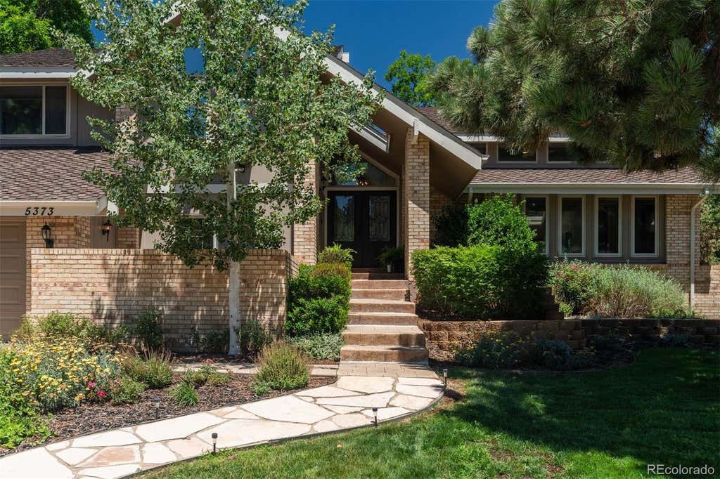 Photo of 5373 E Links Circle, Centennial, CO 80122 (MLS # 9081133)