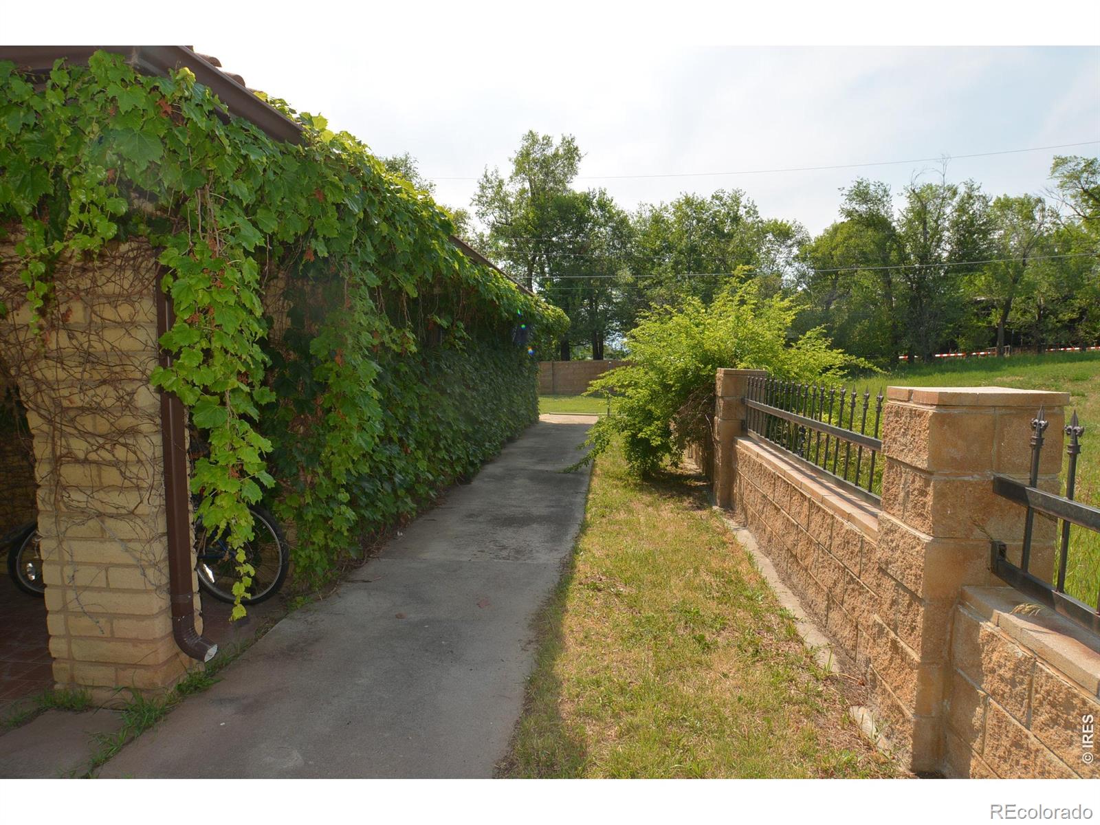 10110 W 73rd Place