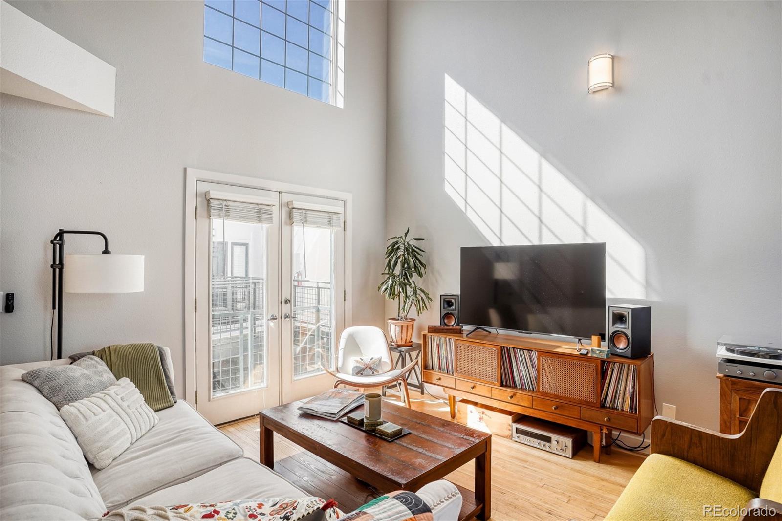 790 N Clarkson Street 202