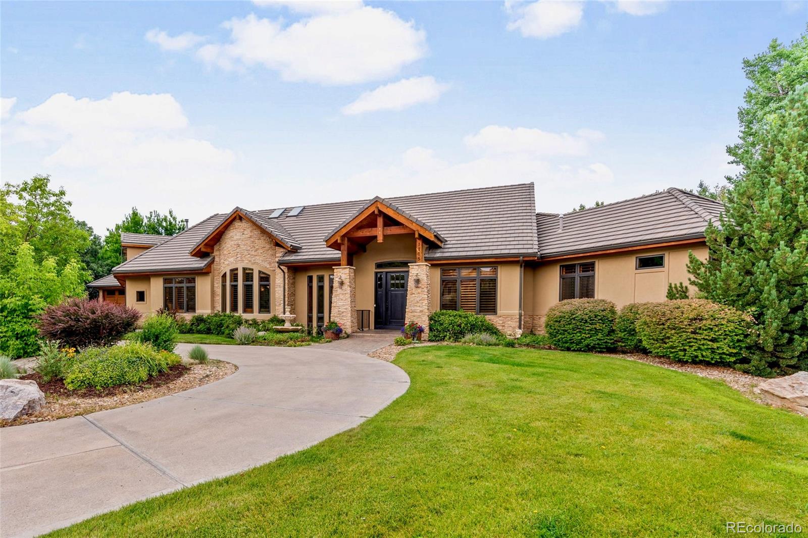 1705 W Hinsdale Place