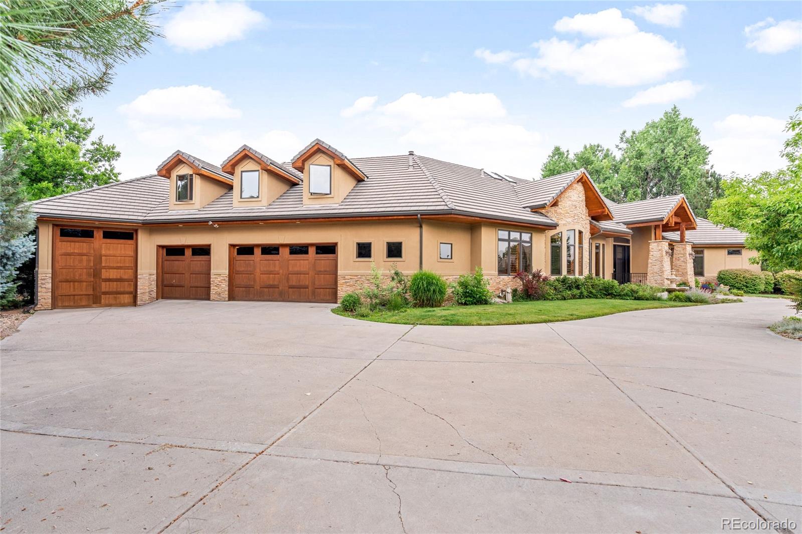 1705 W Hinsdale Place