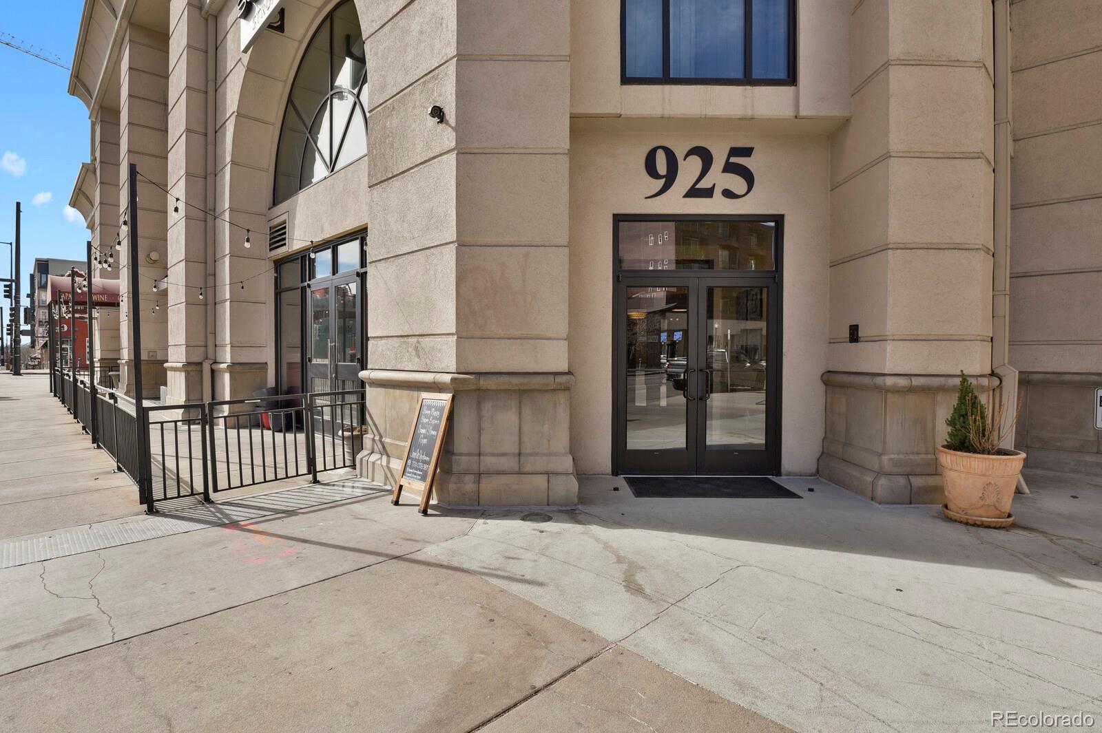 925 N Lincoln Street 8G