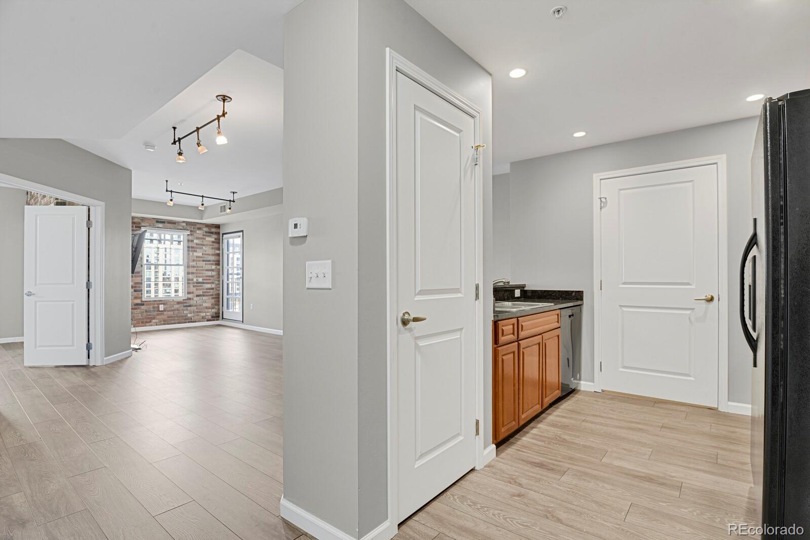 925 N Lincoln Street 8G