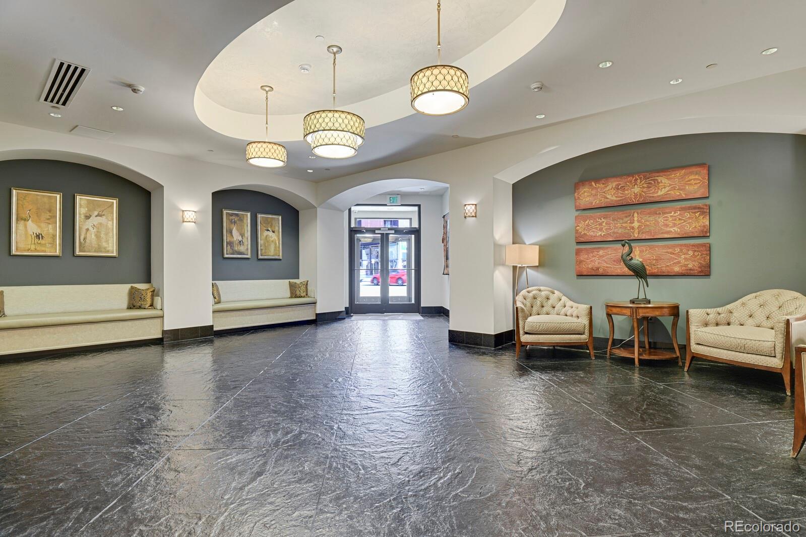 925 N Lincoln Street 8G