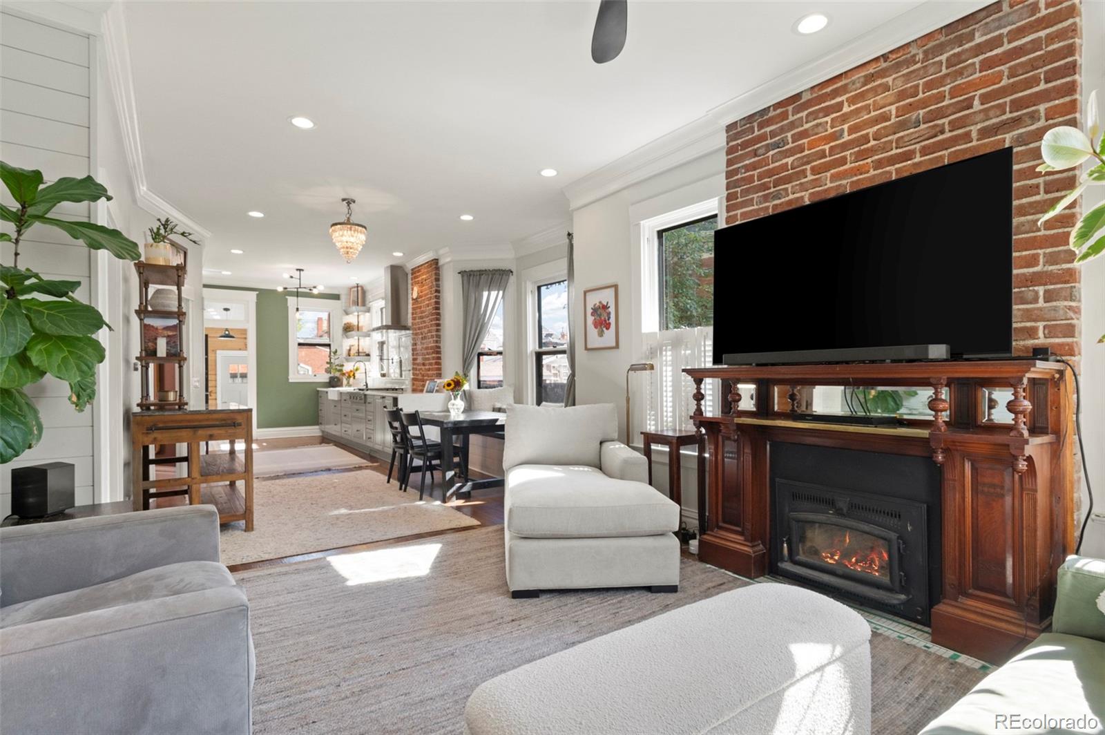 334 S Lincoln Street