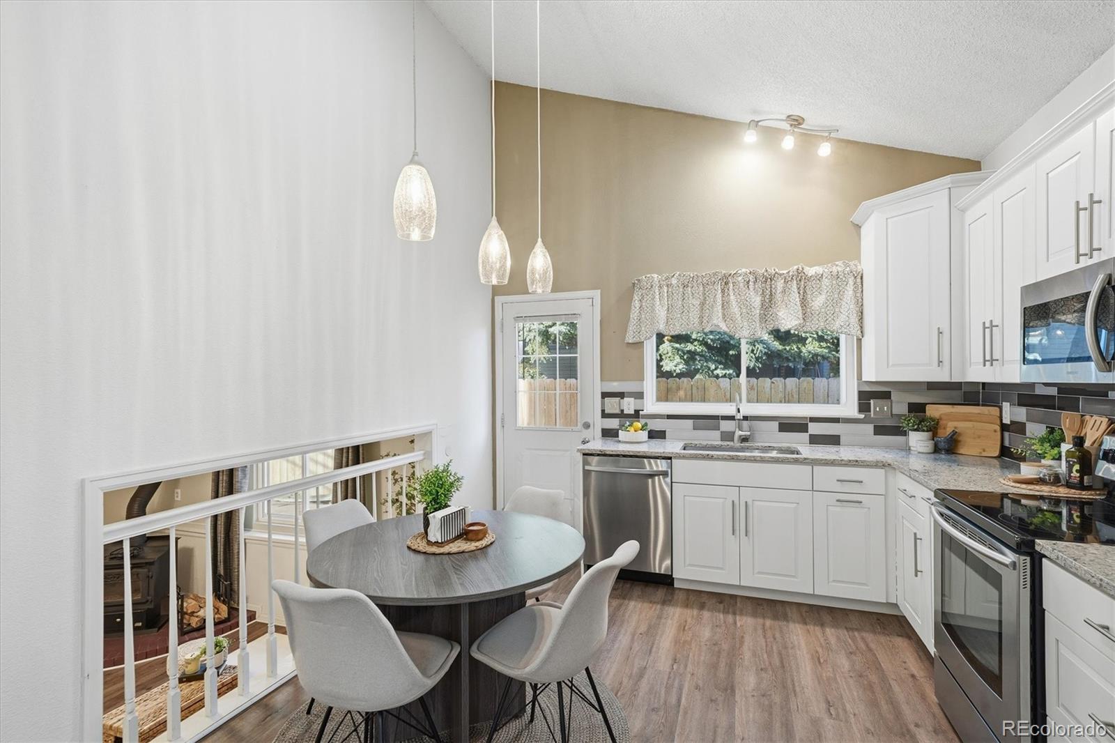 6843 S Everett Street