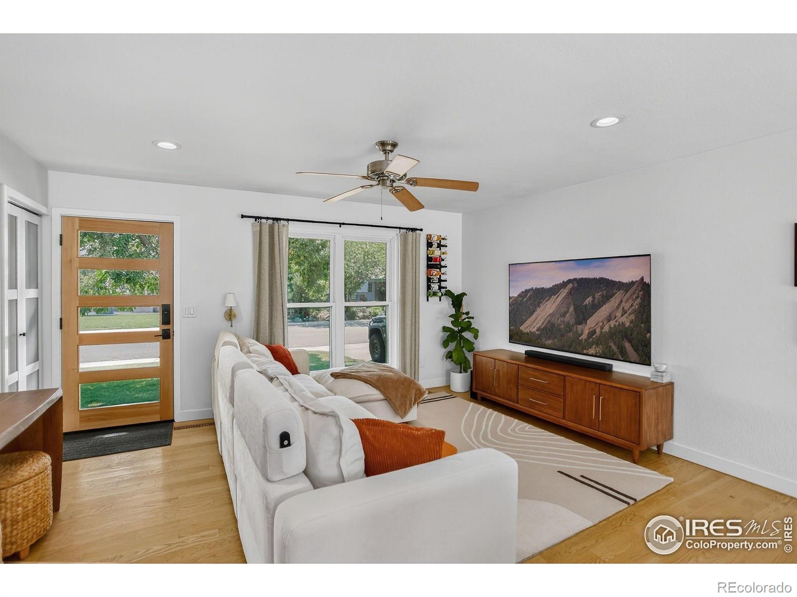 923 W Maple Court