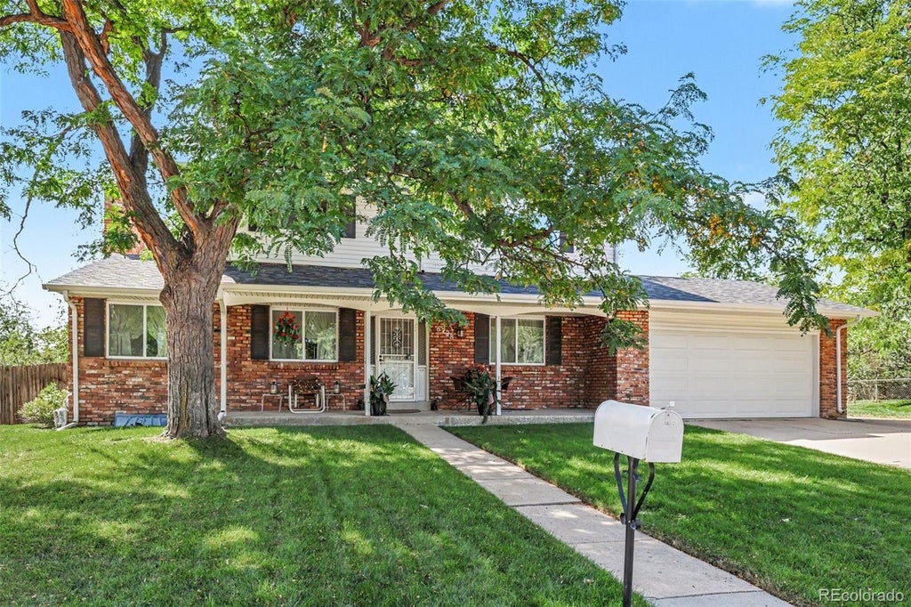 Photo of 6728 W Arbor Drive, Littleton, CO 80123 (MLS # 5661319)
