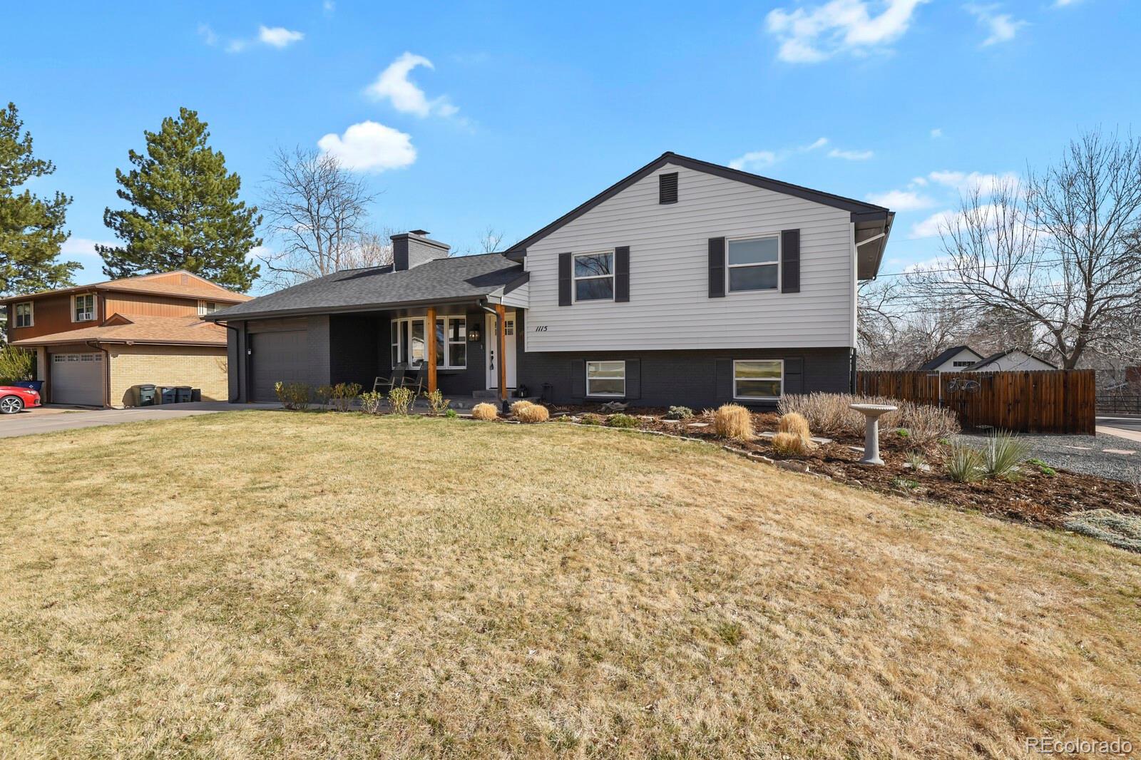 1115 W Hinsdale Drive