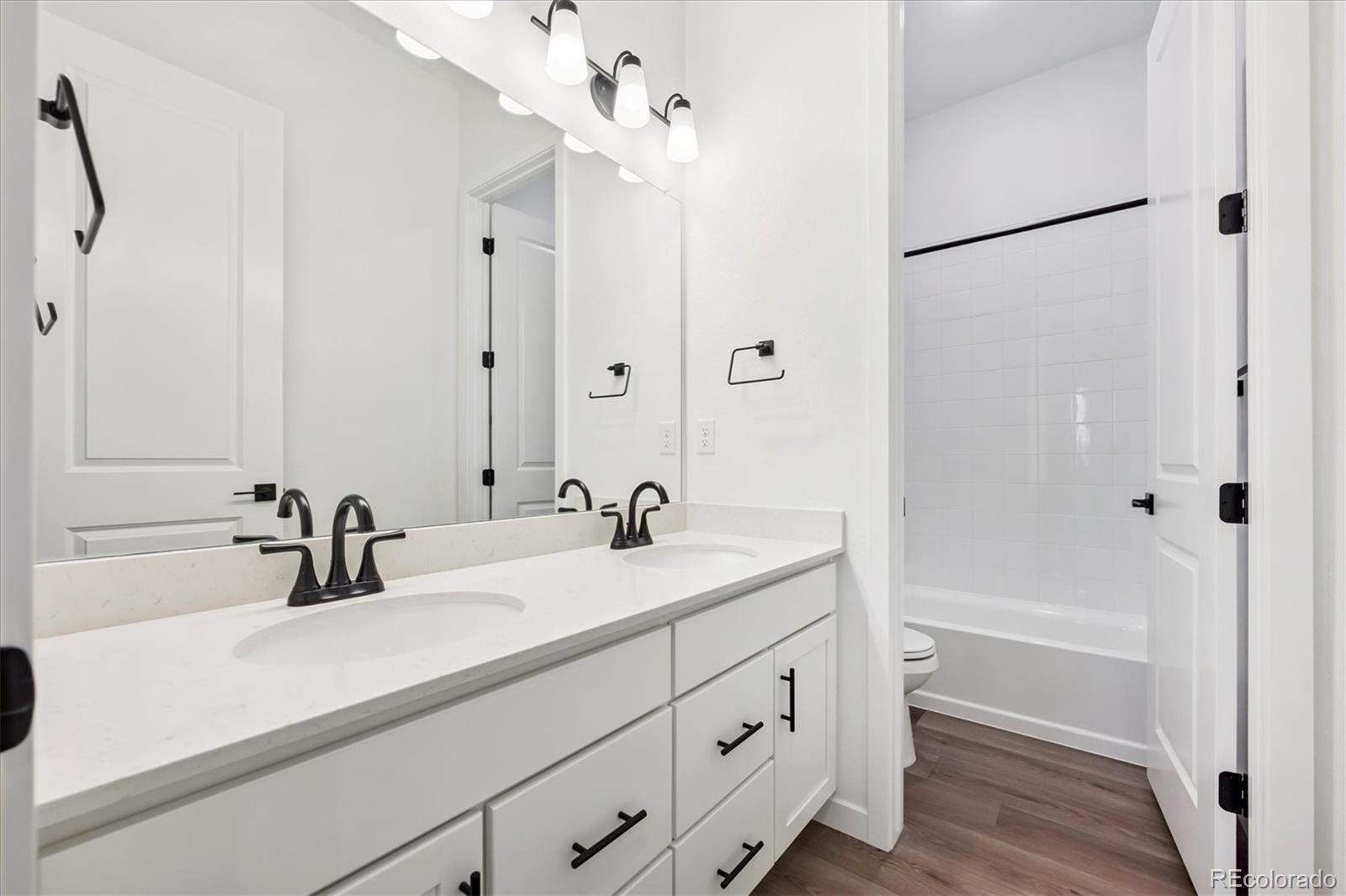 3813 Emerald Shore Circle